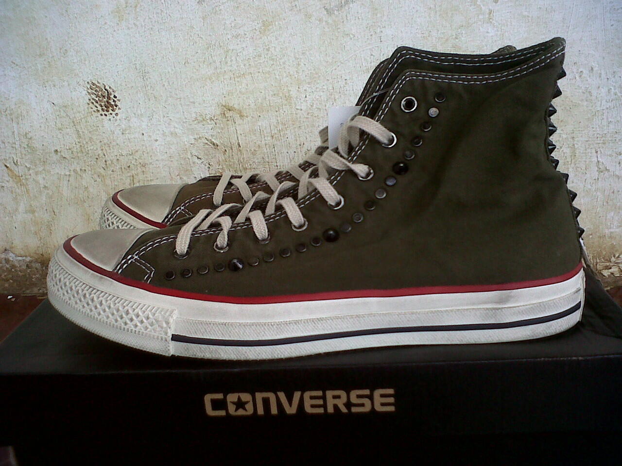 SEPATU CONVERSE EDISI LAFE GRAPP HI ORIGINAL. SIZE 42 (CIBINONG)