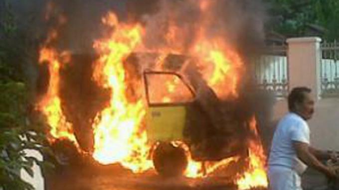 &#91;MENGERIKAN&#93; Ibu dan Anak Hangus Terbakar di Dalam Angkutan Umum Di Sumedang