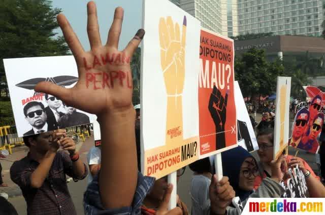 Tak mau hak suara dipotong, aktivis demo tolak UU Pilkada di HI