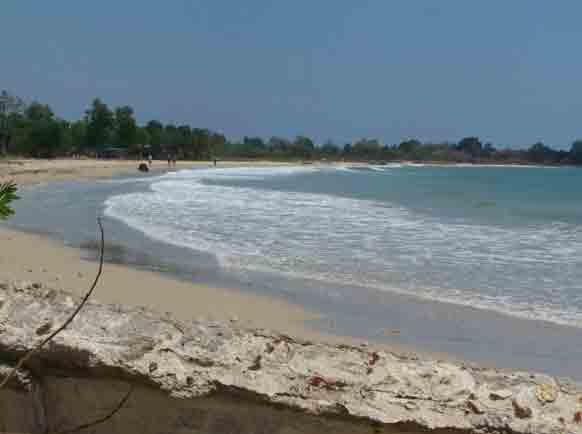 Pantai Siring Kemuning, pantai eksotis yang sepi!