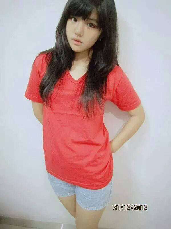 ada yang tau cewe cantik ini?