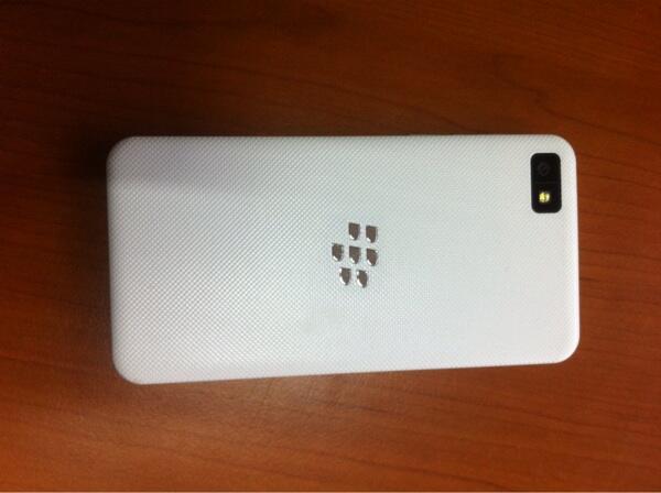 Di jual blackberry z10 putih