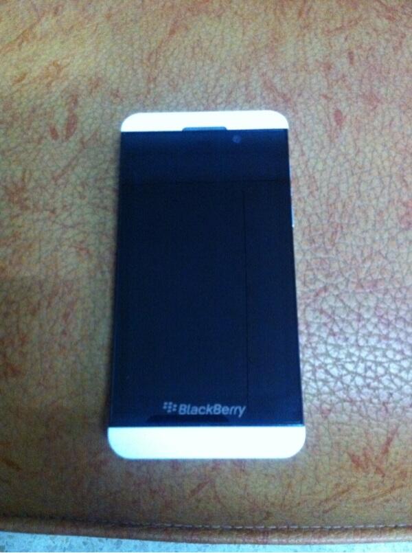Di jual blackberry z10 putih
