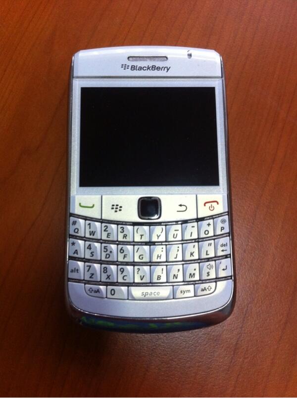 Di jual blackberry onyx2 9780 putih
