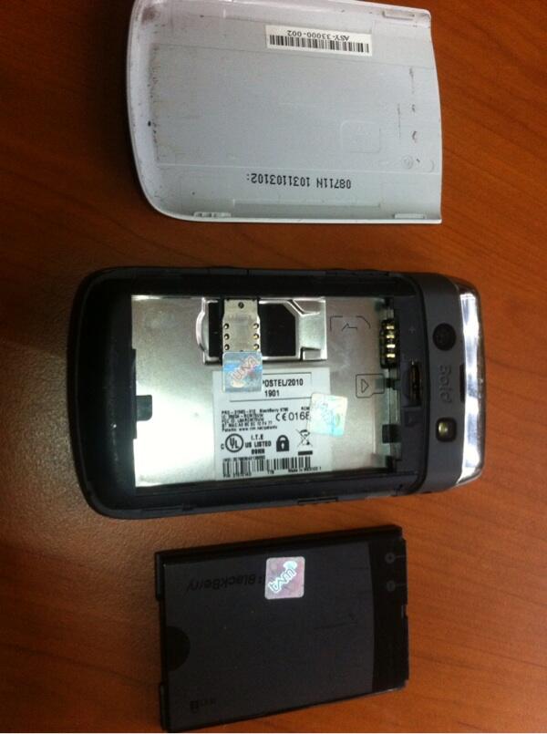 Di jual blackberry onyx2 9780 putih