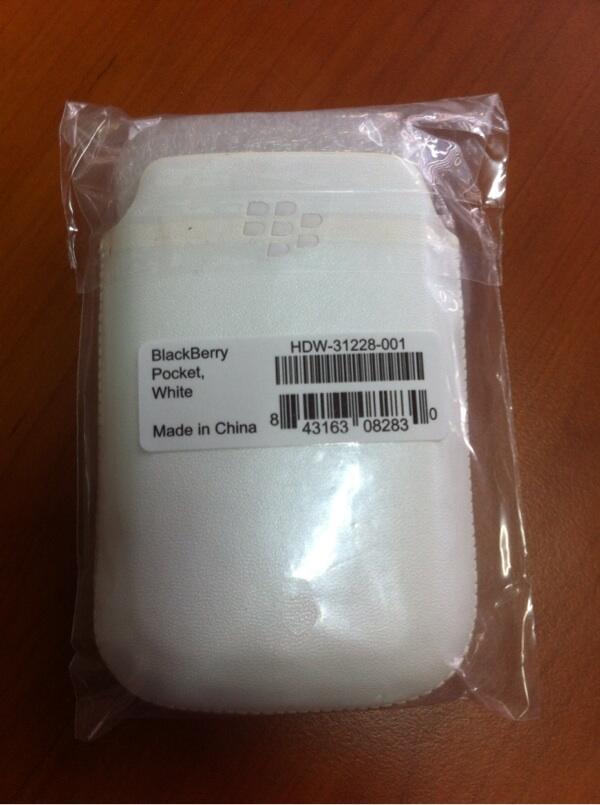 Di jual blackberry onyx2 9780 putih