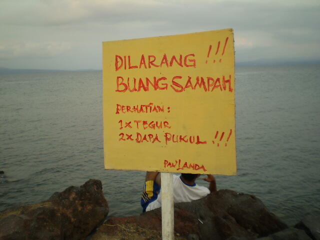 Bagaimana rasanya hidup di pulau diameter 13 km dengan gunung api aktif di tengahnya?