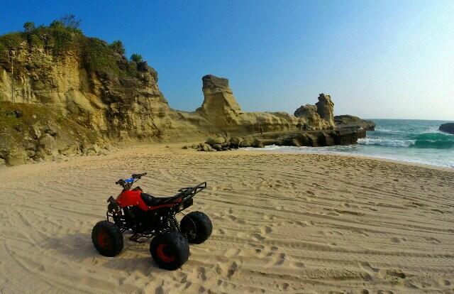 Pantai klayar, Cerita Seruling Samudra Hingga Tebing Karang Bolong.