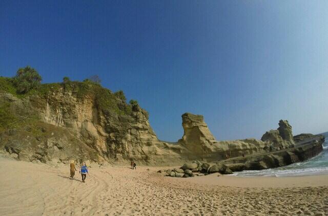 Pantai klayar, Cerita Seruling Samudra Hingga Tebing Karang Bolong.