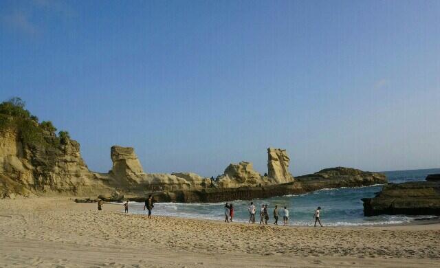 Pantai klayar, Cerita Seruling Samudra Hingga Tebing Karang Bolong.