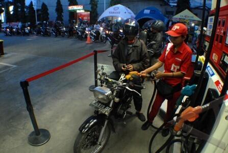 Tipe-tipe Biker yang Sedang Ngisi BBM