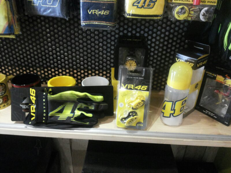 Terjual DOT DAN EMPENG VALENTINO ROSSI VR46 ORIGINAL 