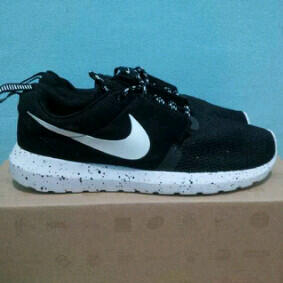 NIKE ROSHE RUN MARBLE BLACK / WHITE SIZE 40 41 42 43 44 ORIGINAL LEGIT