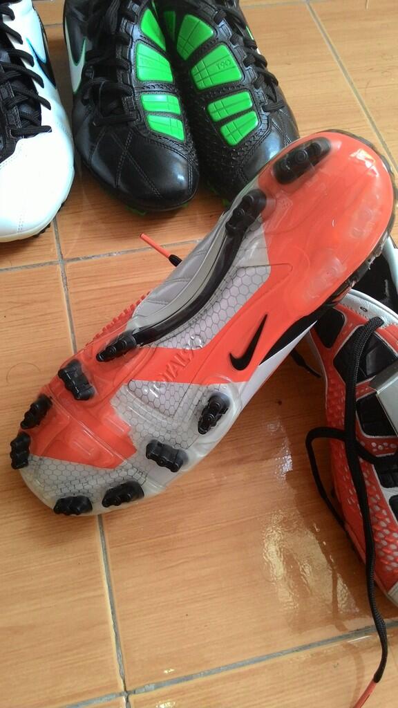 sepatu bola t90 iii laser topgrade
