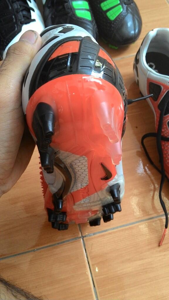 sepatu bola t90 iii laser topgrade