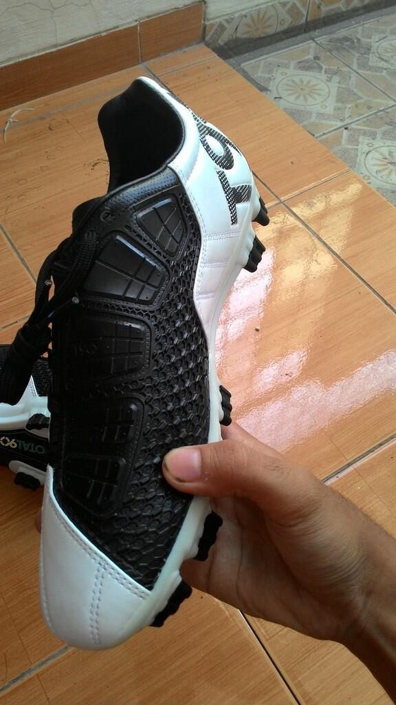 sepatu bola t90 iii laser topgrade
