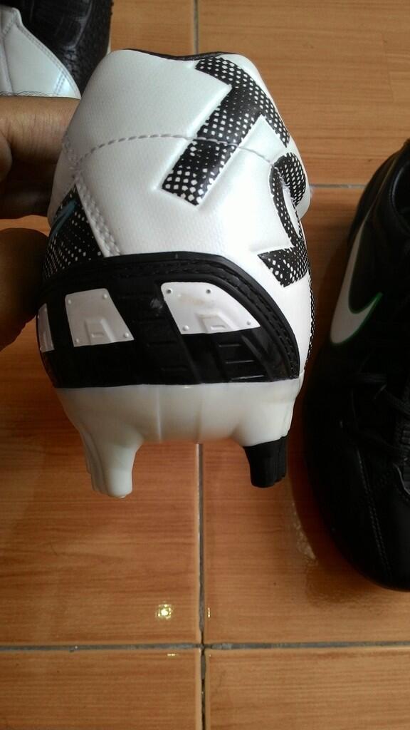 sepatu bola t90 iii laser topgrade
