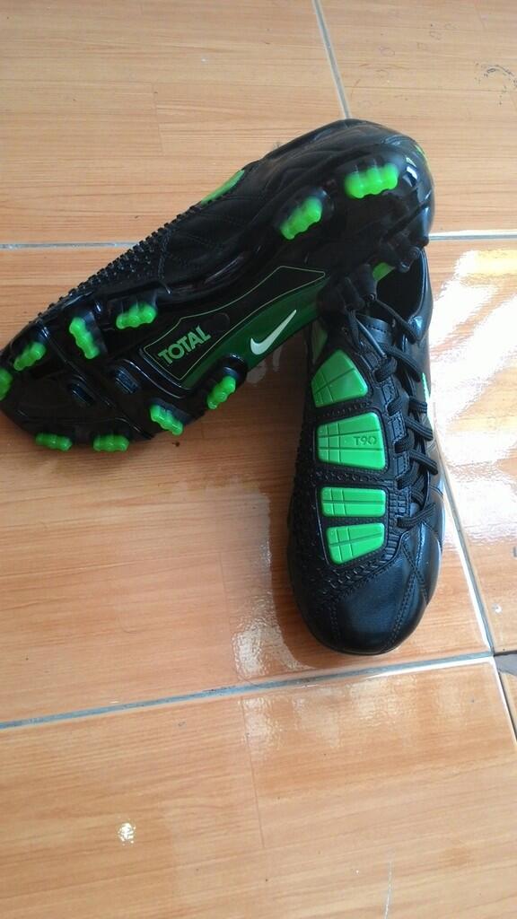 sepatu bola t90 iii laser topgrade