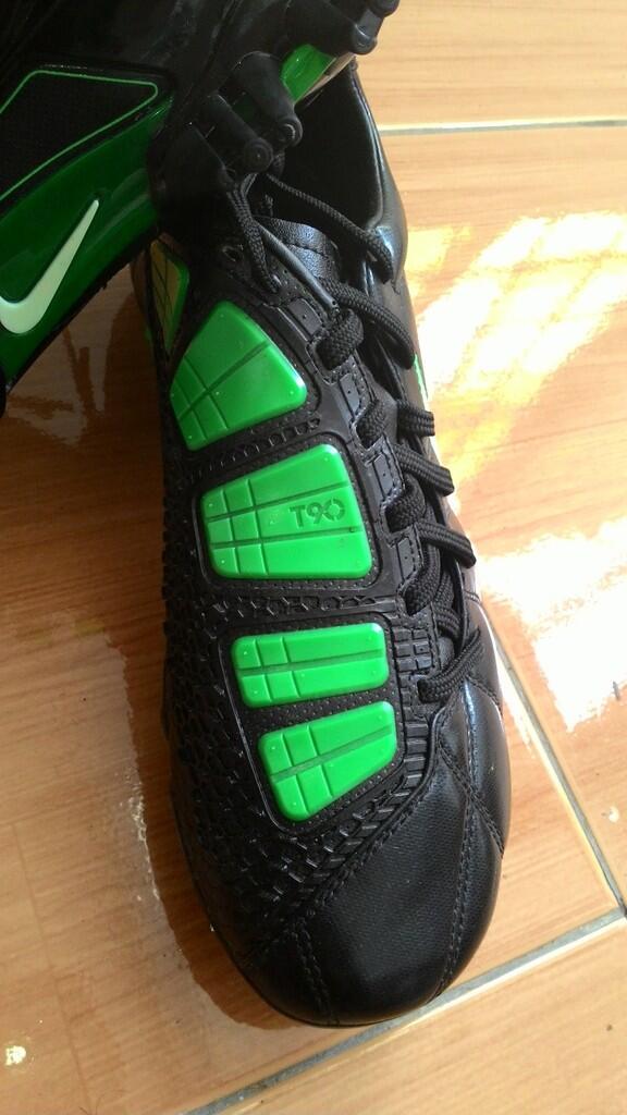 sepatu bola t90 iii laser topgrade