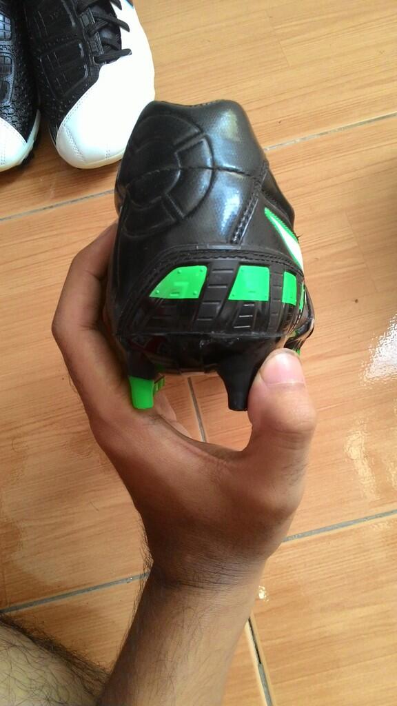 sepatu bola t90 iii laser topgrade