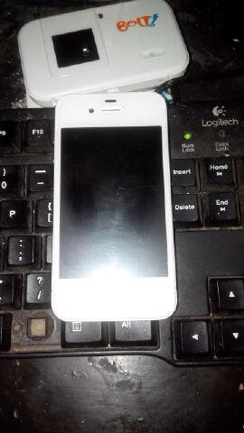 IPHONE 4S 32GB WHITE MULUS JUAL CEPET