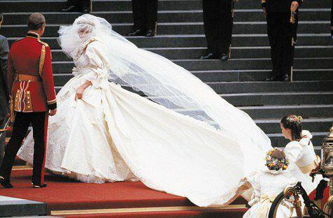 8 Gaun Pengantin Terburuk Selebritis Dunia, Jangan Pernah Dicoba ditiru !