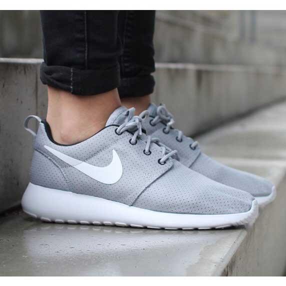 Sepatu Casual Nike Rosherun Black/White & Wolf Grey. 100% Original, Siap COD / Rekber