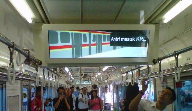 (Makin Canggih) KRL Kini Dilengkapi Layar Informasi Real Time