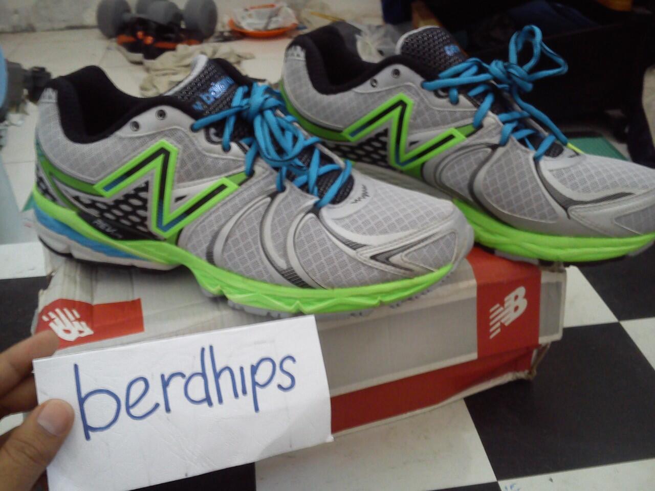 Sepatu running NEW BALANCE 870 V2 SIZE 11/45 BNIB ORIGINAL 1000 %