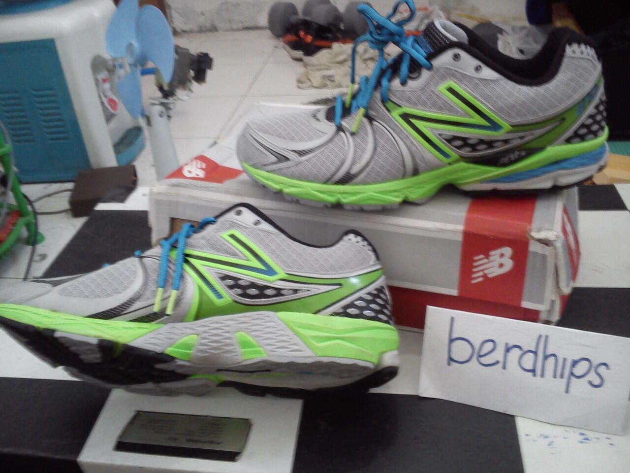 Sepatu running NEW BALANCE 870 V2 SIZE 11/45 BNIB ORIGINAL 1000 %