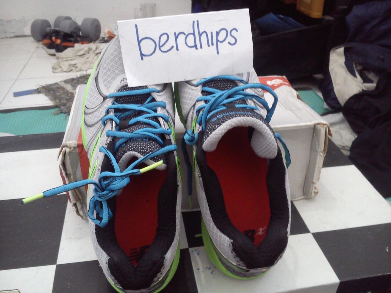 Sepatu running NEW BALANCE 870 V2 SIZE 11/45 BNIB ORIGINAL 1000 %