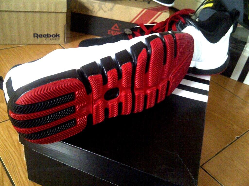 SEPATU BASKET KOLPRI 2ND SERU (Seperti baRU) ADIDAS/REEBOK/PEAK size.45-46