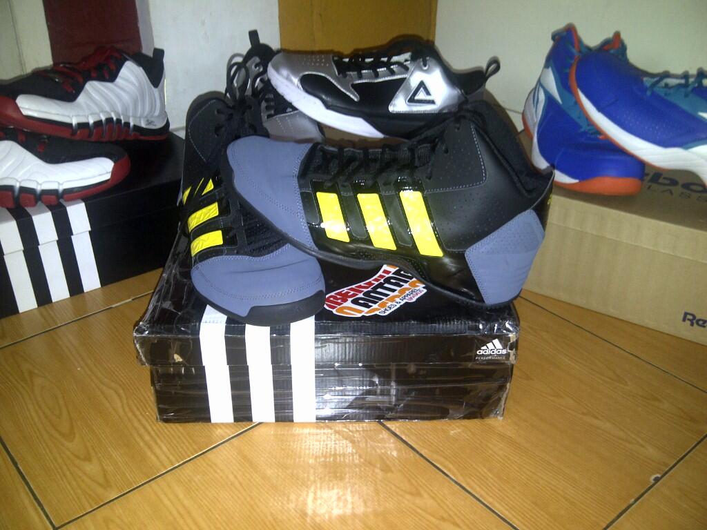 SEPATU BASKET KOLPRI 2ND SERU (Seperti baRU) ADIDAS/REEBOK/PEAK size.45-46