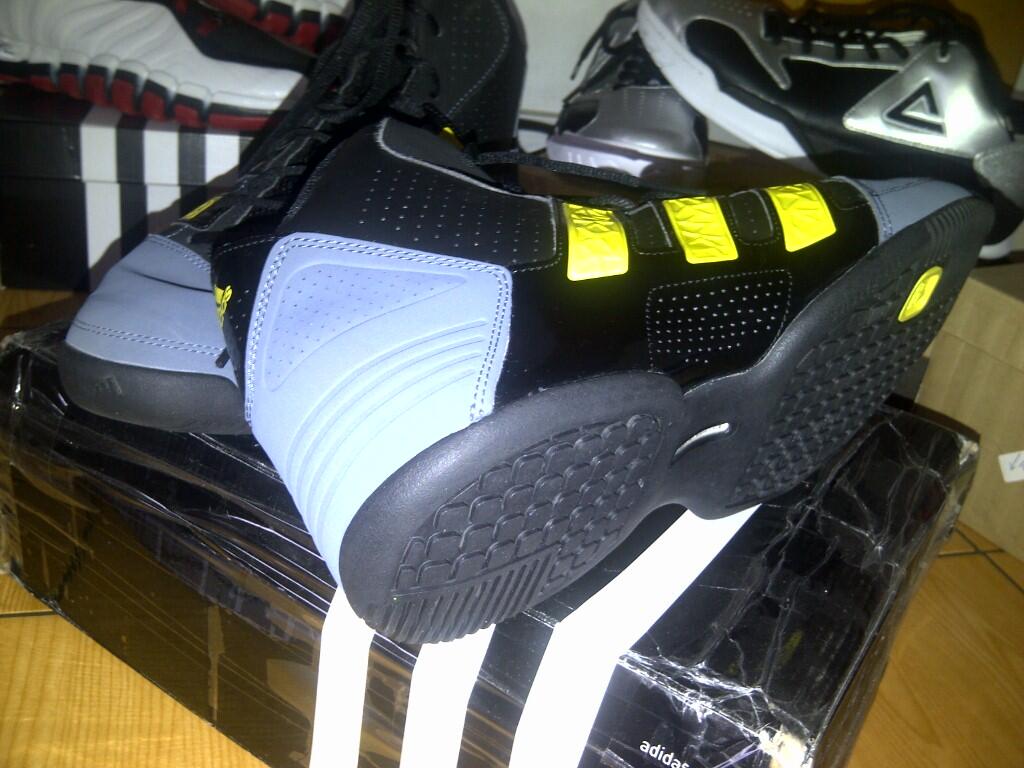 SEPATU BASKET KOLPRI 2ND SERU (Seperti baRU) ADIDAS/REEBOK/PEAK size.45-46