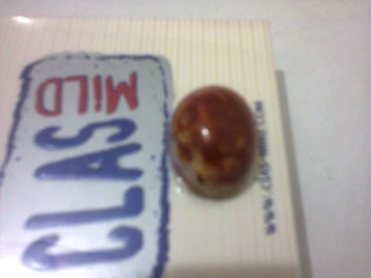 batu pancawarna coklat putih