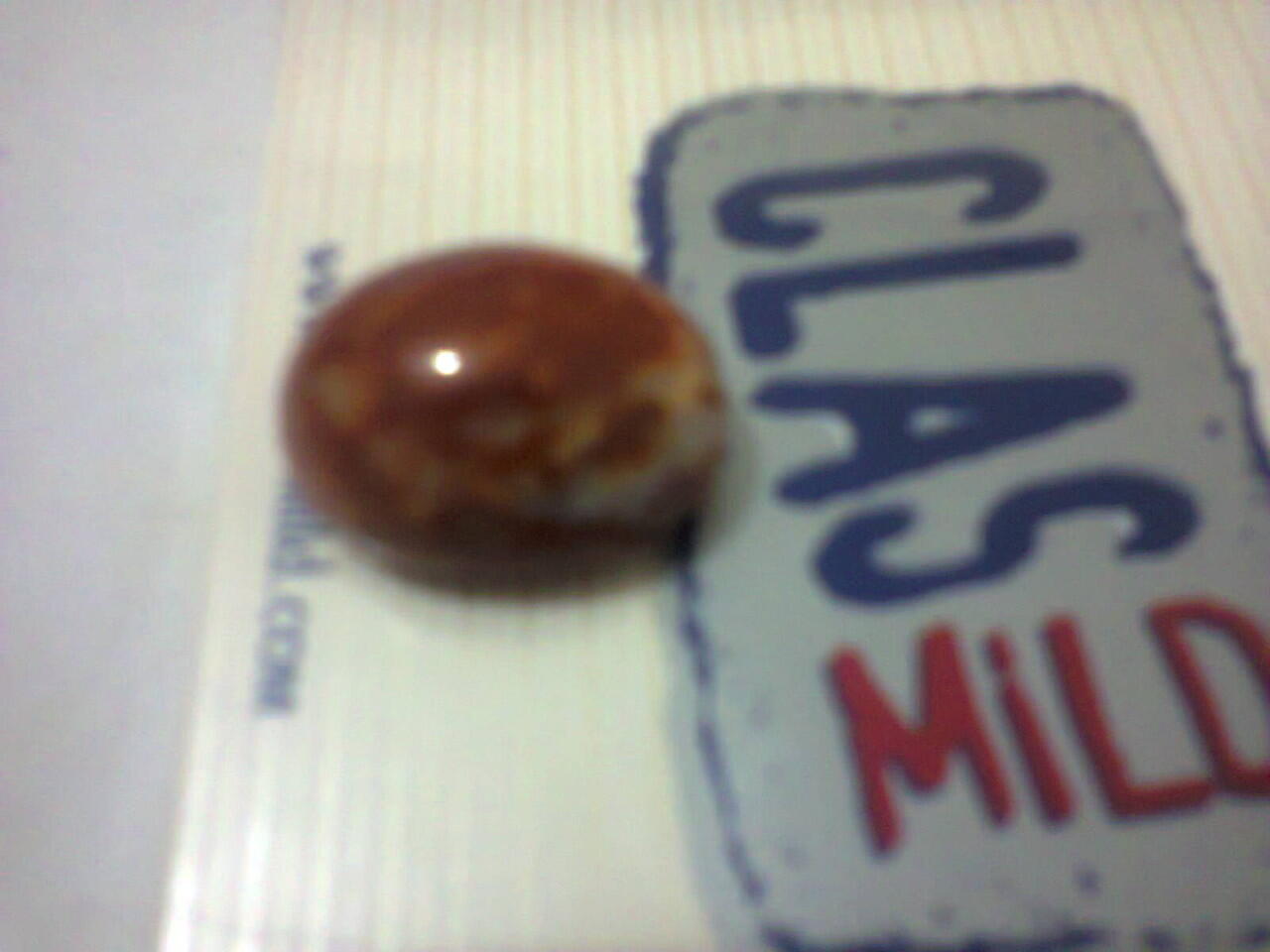 batu pancawarna coklat putih
