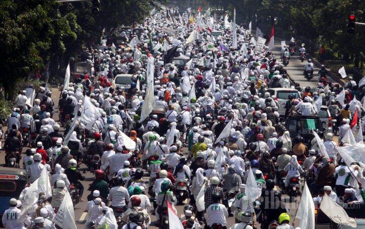 FPI tuding kirab Jokowi kapitalis, liberal dan sekuler &#91;gak ikutan makan bakso dong&#93;