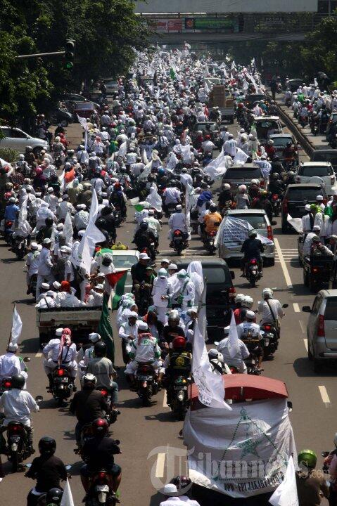 FPI tuding kirab Jokowi kapitalis, liberal dan sekuler &#91;gak ikutan makan bakso dong&#93;