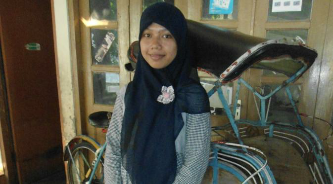 Cerita Mugiono, Tukang Becak yang Anaknya Kuliah di London... !!!!