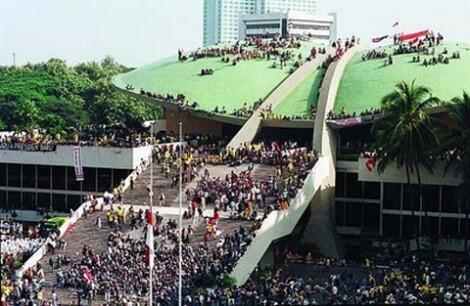 Kesalahpahaman Persepsi Terhadap Sarjana Hukum