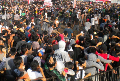 Tipe-tipe Penonton Konser Musik yang NGESELIN