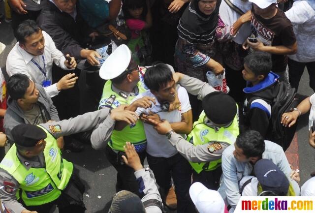 &#91;BREAKING NEWS&#93; Para Panasbung Dibekuk Polisi Saat Kirab Jokowi-JK