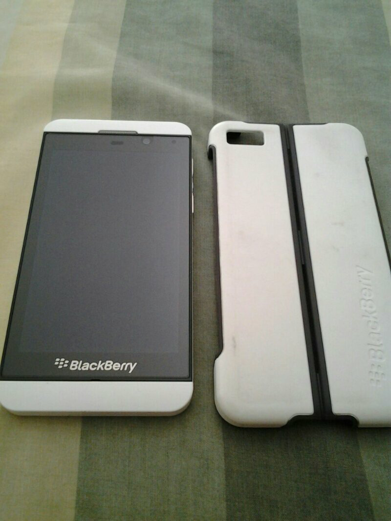 BlackBerry Z10 White Murmer mulus bonus lengkappp