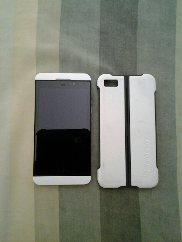 BlackBerry Z10 White Murmer mulus bonus lengkappp