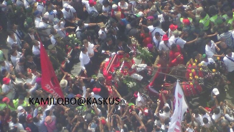 Momen Jokowi Melintasi Bundaran HI Naek Kereta Kencana 201014