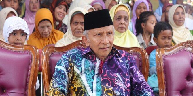 (lagi long march kah?)Amien Rais absen di pelantikan Jokowi, kemana?