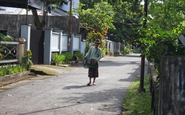 GULA GENDING SASAK – Gulali Bermusik Khas Lombok yang Mulai Terpinggirkan
