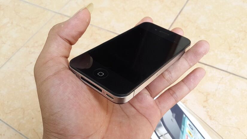 Dijual Cepat iPhone 4s 16gb FU Garansi 10 bulan