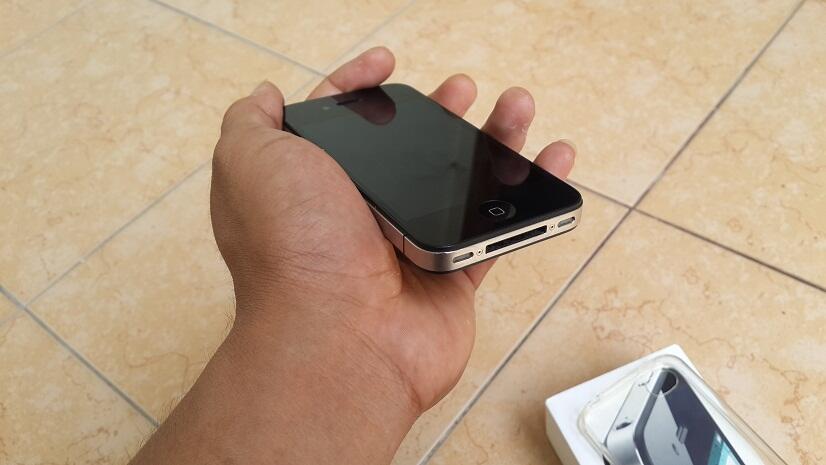 Dijual Cepat iPhone 4s 16gb FU Garansi 10 bulan