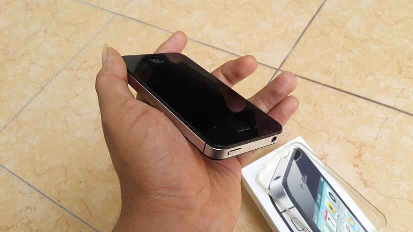 Dijual Cepat iPhone 4s 16gb FU Garansi 10 bulan